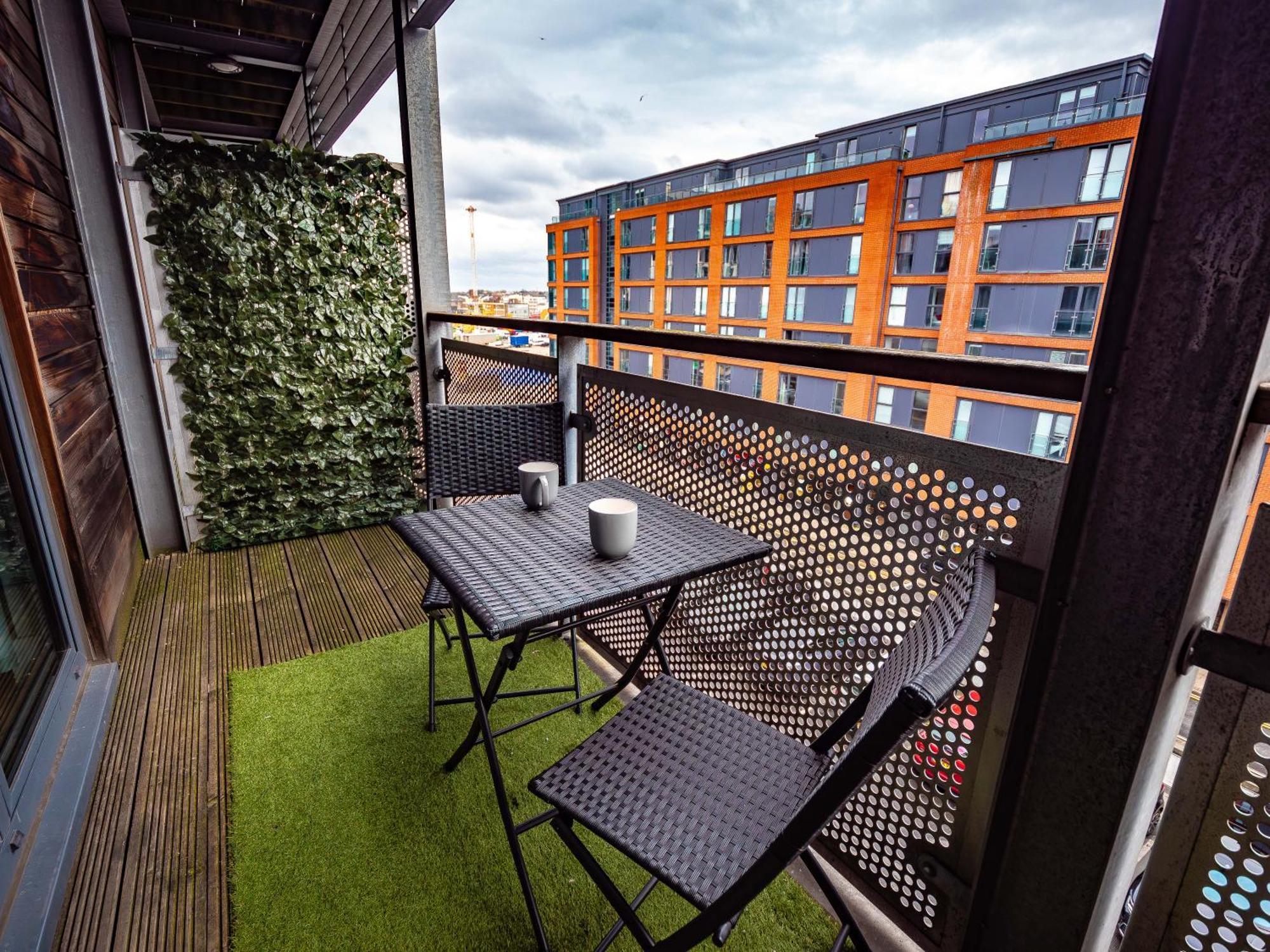 Amazing New Arcadian Centre - 1Bdr - Balcony & Parking Leilighet Birmingham Eksteriør bilde